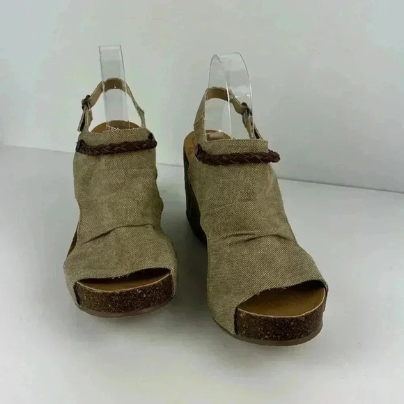 BLOWFISH NWOT SIZE 10 TAN DENIM FABRIC WITH BROWN LEATHER TRIM WEDGE - Picture 8 of 9